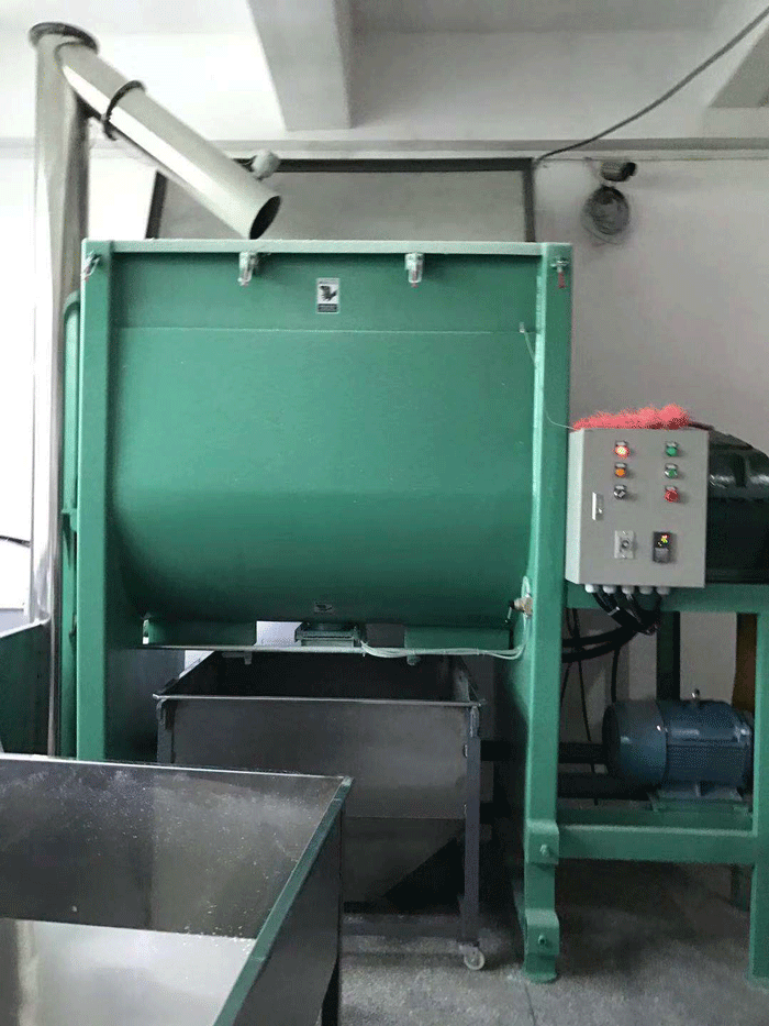 廈門塑料加熱臥式攪拌機為覃小姐創造了財富，增加了效率！